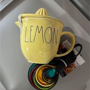 Kitchen Accessories Bundle - NWT Rae Dunn Lemon Juicer and NWT measuring cups